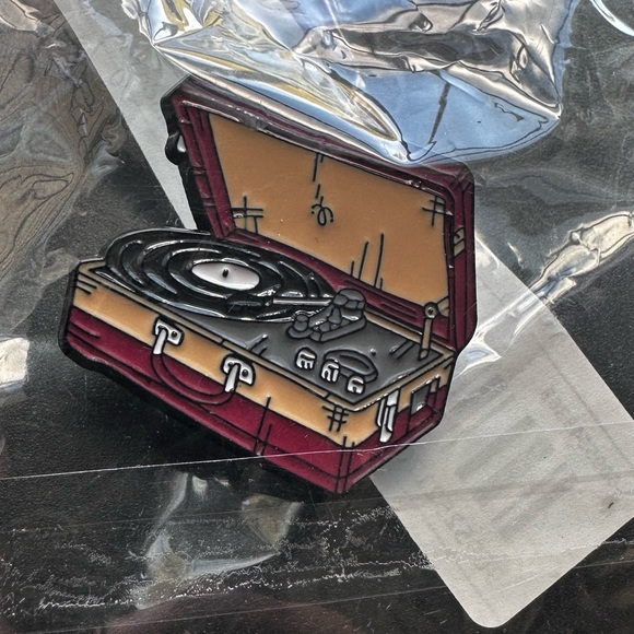Vintage Record Player Pin - Picture 3 of 4